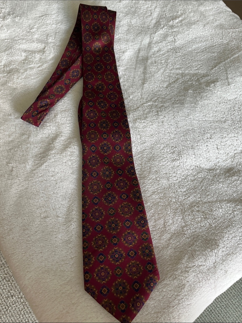 Vintage Cerritos-1881 Men's Burgundy Medallion Silk Tie